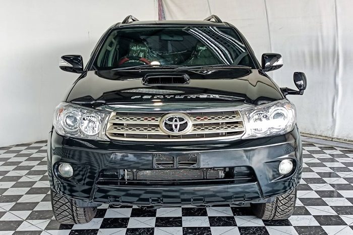 TOYOTA 4WD 2010 3.0V AT FORTUNER BLACK  3111 full