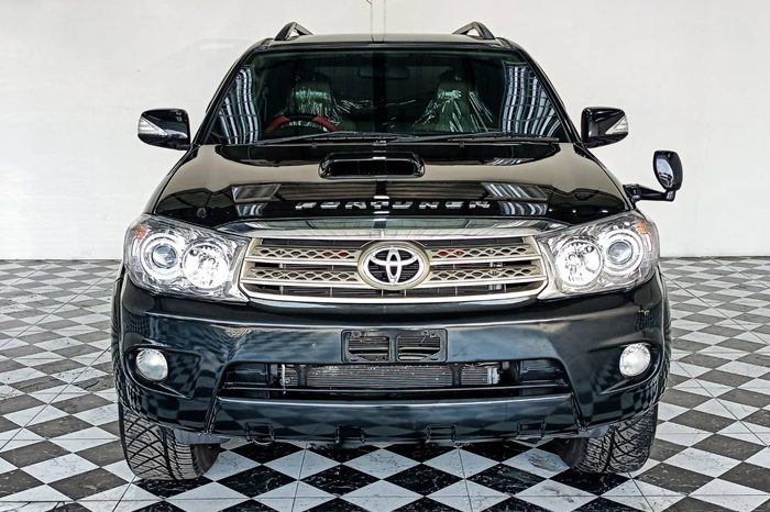 TOYOTA 4WD 2010 3.0V AT FORTUNER BLACK  3111 full