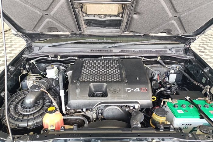 TOYOTA 4WD 2010 3.0V AT FORTUNER BLACK  3111 full