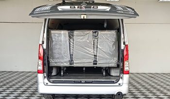 TOYOTA 2020 2WD 2.8 AT COMMUTER SILVER  9216 full
