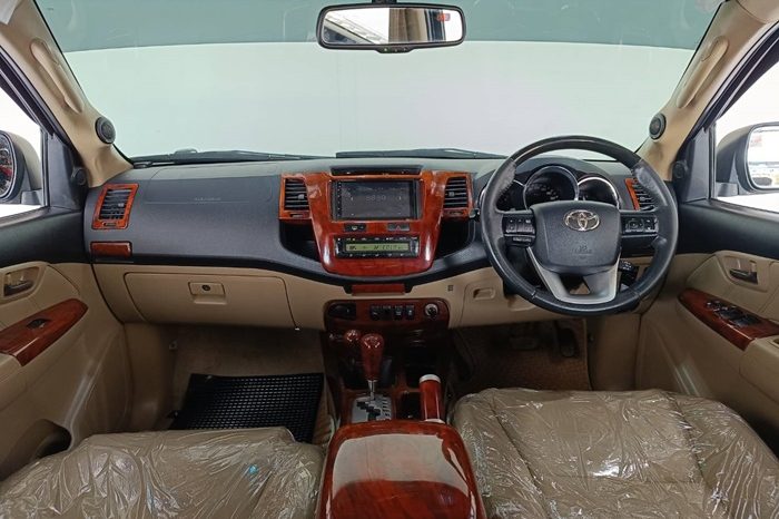 TOYOTA 4WD 2009 3.0V AT FORTUNER BLACK  9022 full