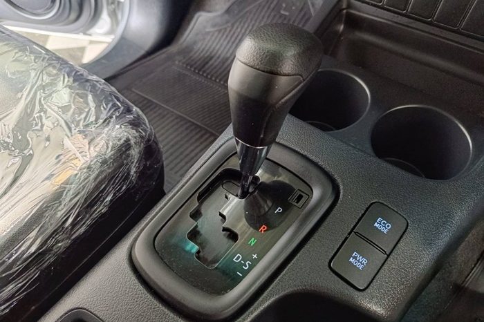 REVO 2WD 2020 2.4E AT DOUBLE CAB SILVER  5746 full