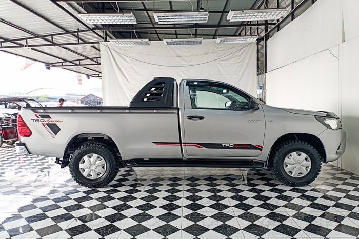 REVO 2WD 2018 2.4J MT STANDARD SILVER  3213 full