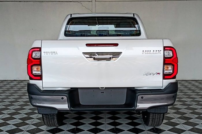 BRAND NEW REVO 4WD 2025 2.8G AT DOUBLE CAB WHITE  21575 full