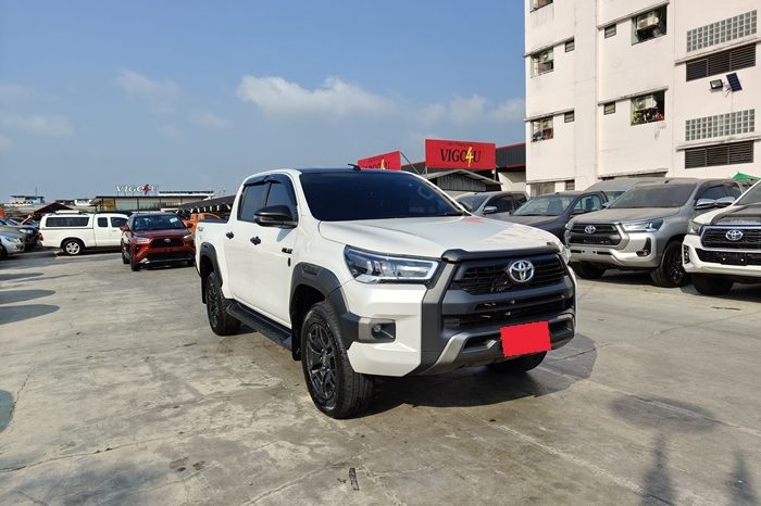 REVO PRE 2022 2.4E AT DOUBLE CAB WHITE  1791 full