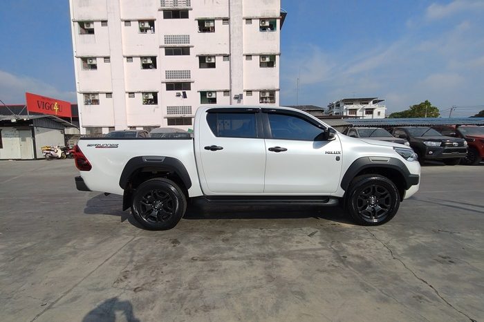 REVO PRE 2022 2.4E AT DOUBLE CAB WHITE  1791 full