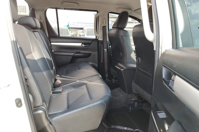 REVO PRE 2022 2.4E AT DOUBLE CAB WHITE  1791 full
