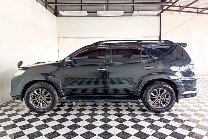 TOYOTA 4WD 2013 3.0V AT FORTUNER BLACK  2308 full