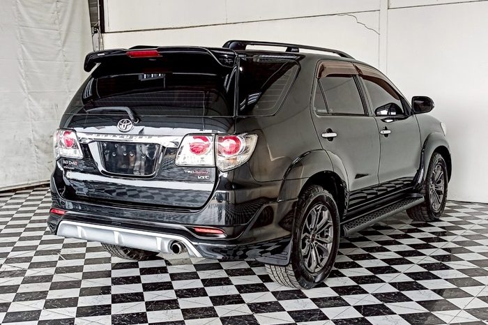 TOYOTA 4WD 2013 3.0V AT FORTUNER BLACK  2308 full