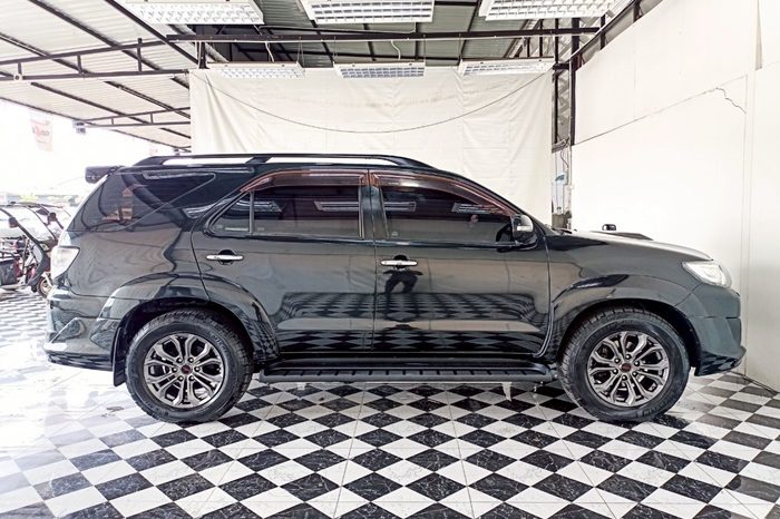TOYOTA 4WD 2013 3.0V AT FORTUNER BLACK  2308 full