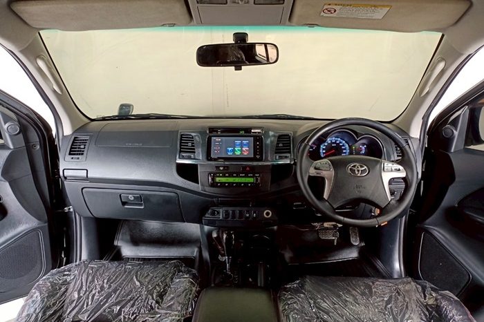 TOYOTA 4WD 2013 3.0V AT FORTUNER BLACK  2308 full