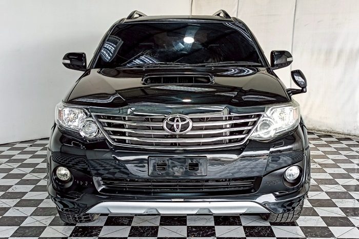 TOYOTA 4WD 2013 3.0V AT FORTUNER BLACK  2308 full