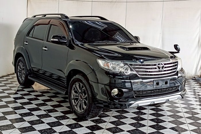TOYOTA 4WD 2013 3.0V AT FORTUNER BLACK  2308 full
