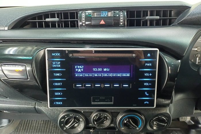 REVO 4WD 2019 2.8J MT STANDARD SILVER  3768 full