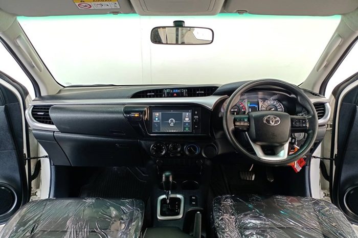 REVO 2WD 2021 2.4J AT SMART CAB WHITE  9439 full