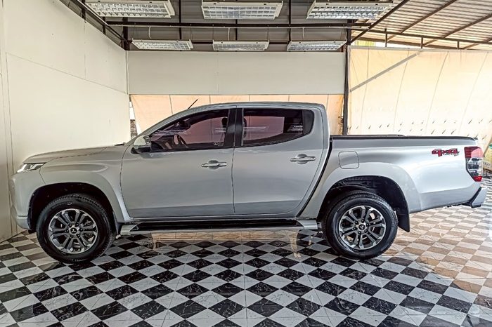 MITSUBISHI 4WD 2021 2.4 AT DOUBLE CAB SILVER  1770 full