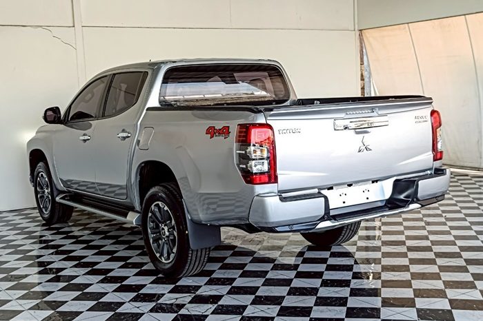 MITSUBISHI 4WD 2021 2.4 AT DOUBLE CAB SILVER  1770 full