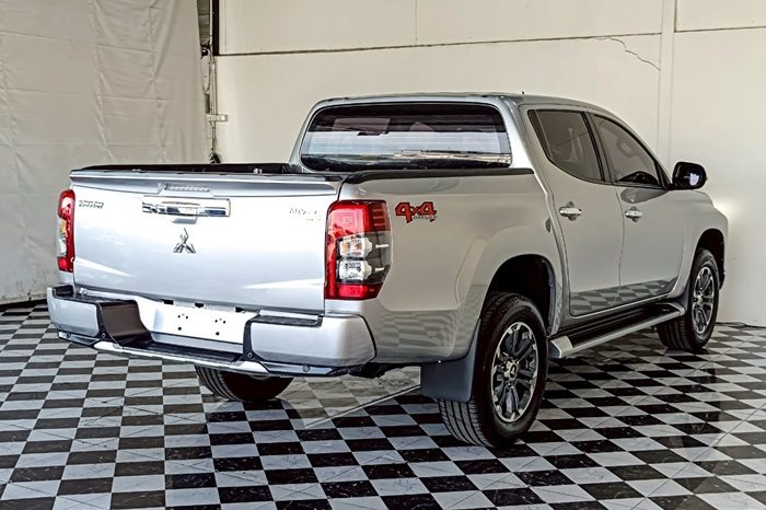 MITSUBISHI 4WD 2021 2.4 AT DOUBLE CAB SILVER  1770 full