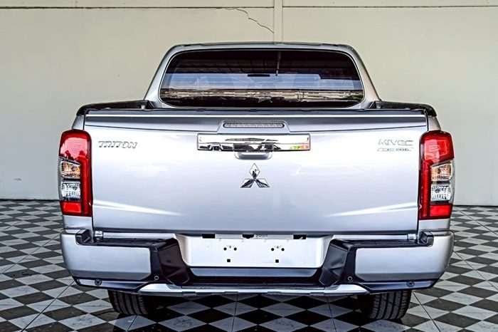 MITSUBISHI 4WD 2021 2.4 AT DOUBLE CAB SILVER  1770 full