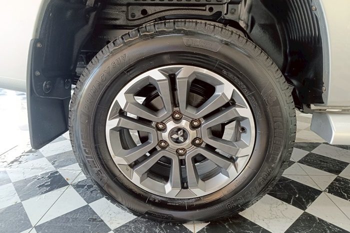 MITSUBISHI 4WD 2021 2.4 AT DOUBLE CAB SILVER  1770 full