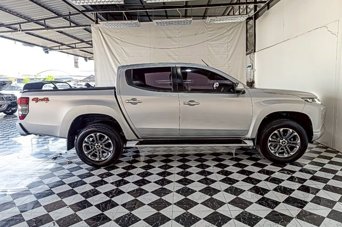 MITSUBISHI 4WD 2021 2.4 AT DOUBLE CAB SILVER  1770 full