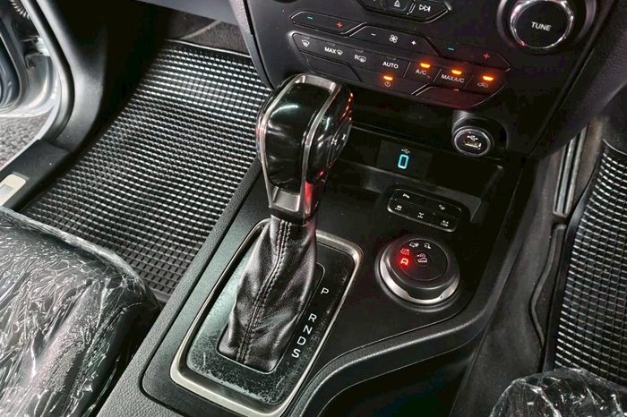 FORD 4WD 2019 2.0 AT SUV EVEREST DARK GREY  46 full