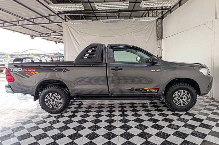 REVO 2WD 2018 2.4J MT STANDARD DARK GREY  2951 full