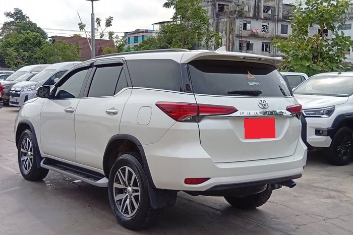 TOYOTA 2WD 2018 2.4V AT FORTUNER WHITE  6917 full