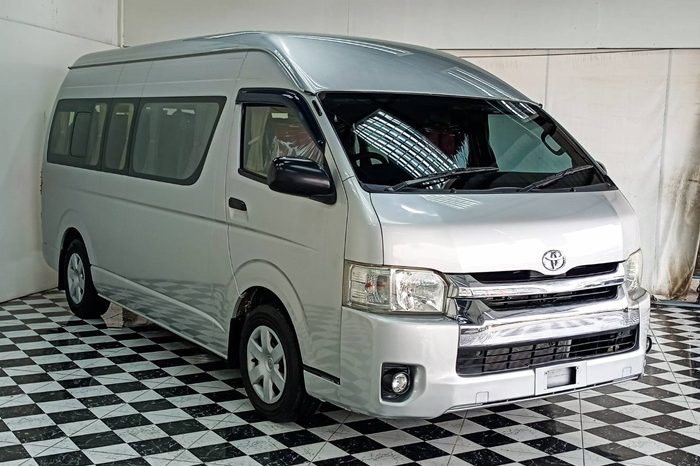 TOYOTA 2WD 2019 3.0 MT COMMUTER SILVER  2440 full
