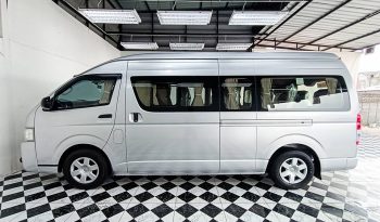 TOYOTA 2WD 2019 3.0 MT COMMUTER SILVER  2440 full