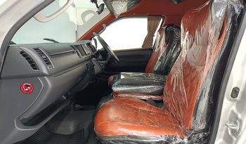 TOYOTA 2WD 2019 3.0 MT COMMUTER SILVER  2440 full