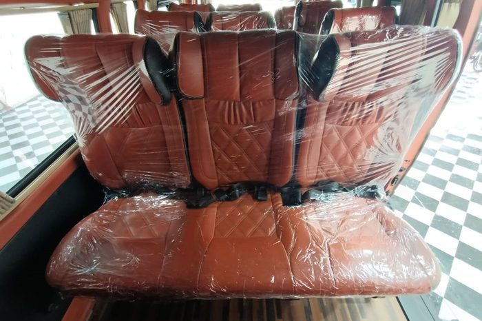 TOYOTA 2WD 2019 3.0 MT COMMUTER SILVER  2440 full
