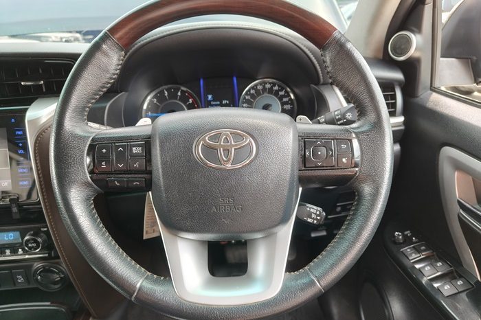 TOYOTA 4WD 2019 2.4V AT FORTUNER BLACK 6724 full