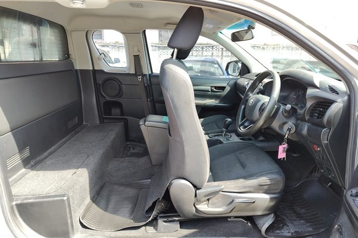 REVO 2WD 2015 2.4J AT SMART CAB SILVER  6794 full