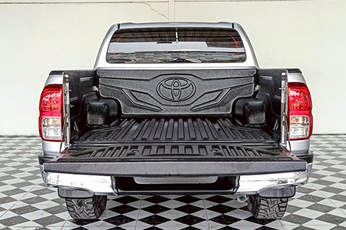 REVO PRE 2017 2.4E AT DOUBLE CAB SILVER  5630 full