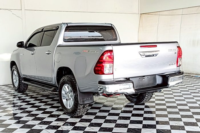 REVO PRE 2017 2.4E AT DOUBLE CAB SILVER  5630 full