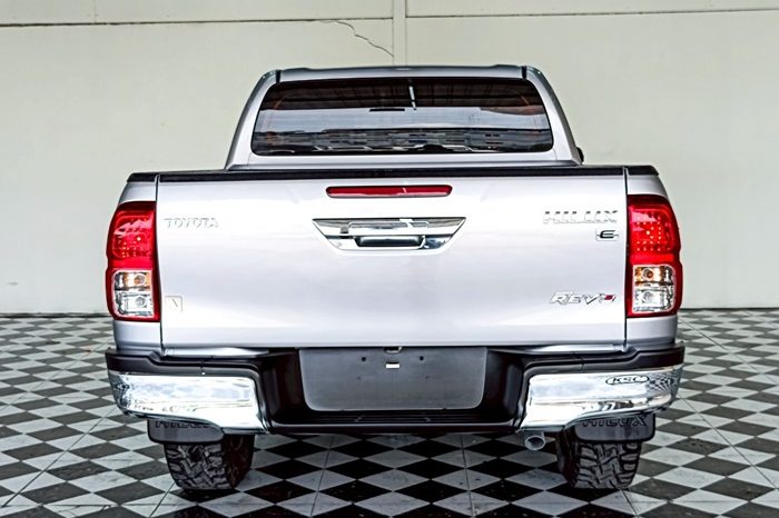 REVO PRE 2017 2.4E AT DOUBLE CAB SILVER  5630 full