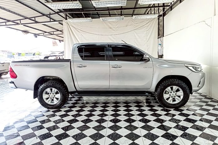 REVO PRE 2017 2.4E AT DOUBLE CAB SILVER  5630 full