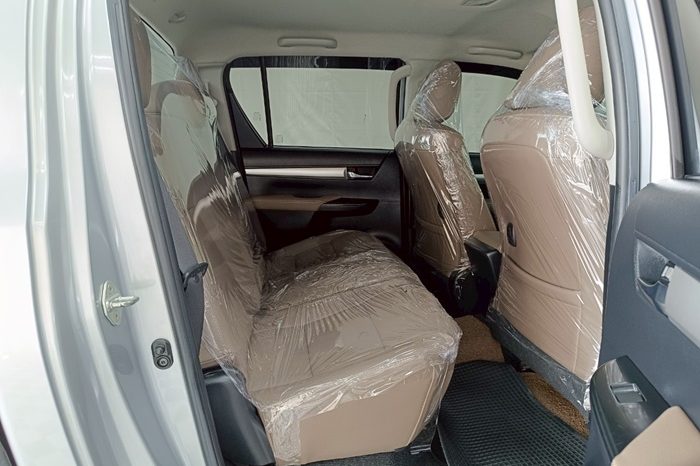 REVO PRE 2017 2.4E AT DOUBLE CAB SILVER  5630 full