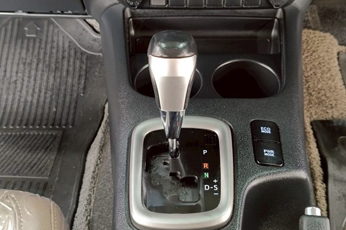 REVO PRE 2017 2.4E AT DOUBLE CAB SILVER  5630 full