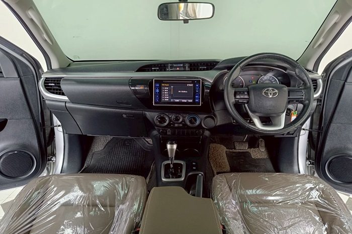 REVO PRE 2017 2.4E AT DOUBLE CAB SILVER  5630 full