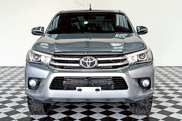 REVO PRE 2017 2.4E AT DOUBLE CAB SILVER  5630 full