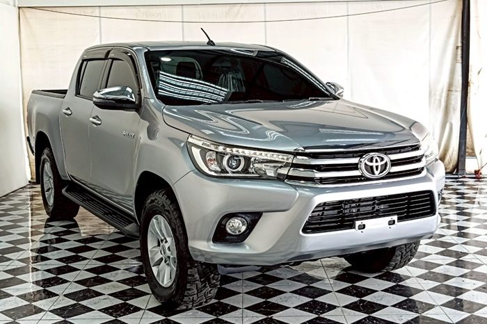 REVO PRE 2017 2.4E AT DOUBLE CAB SILVER  5630 full