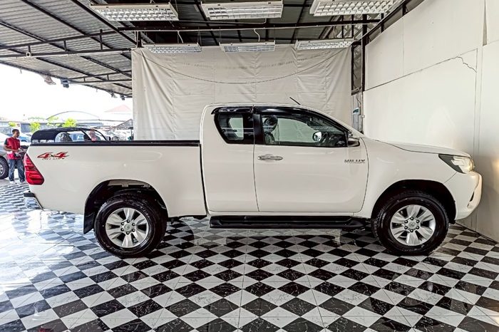 REVO 4WD 2016 2.4E MT SMART CAB WHITE  581 full