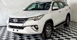 TOYOTA 2WD 2018 2.4V AT FORTUNER WHITE  6917