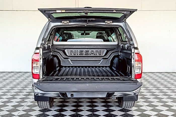 NISSAN 2020 4WD 2.5 AT DOUBLE CAB SILVER  7391 full