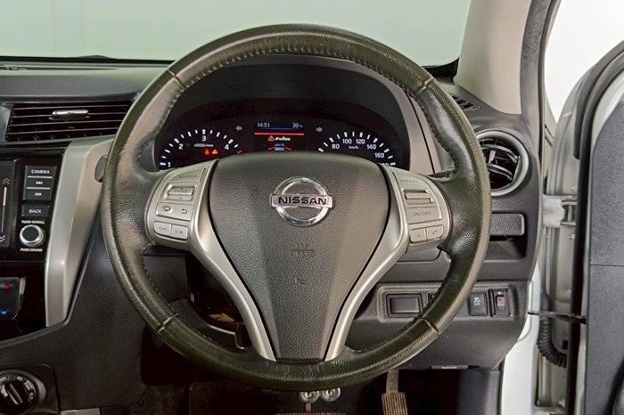NISSAN 2020 4WD 2.5 AT DOUBLE CAB SILVER  7391 full