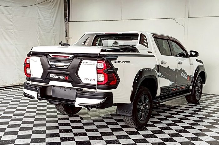 REVO PRE 2021 2.4E AT DOUBLE CAB WHITE  8271 full