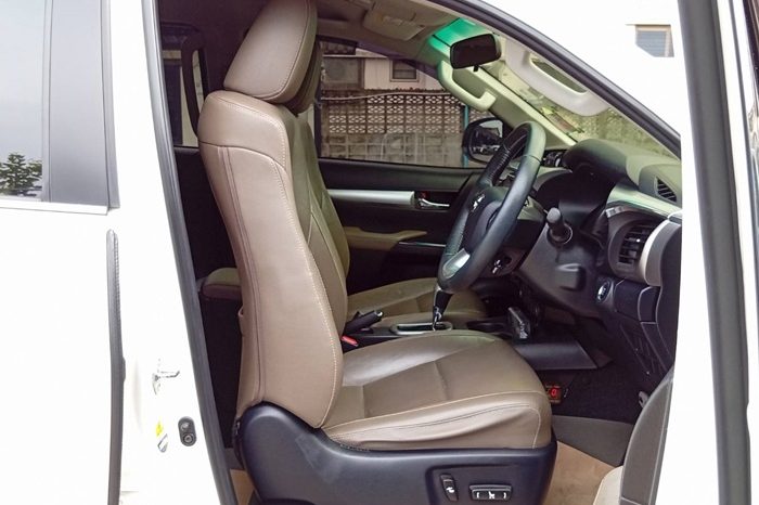 REVO 4WD 2019 2.8G AT DOUBLE CAB WHITE  4545 full