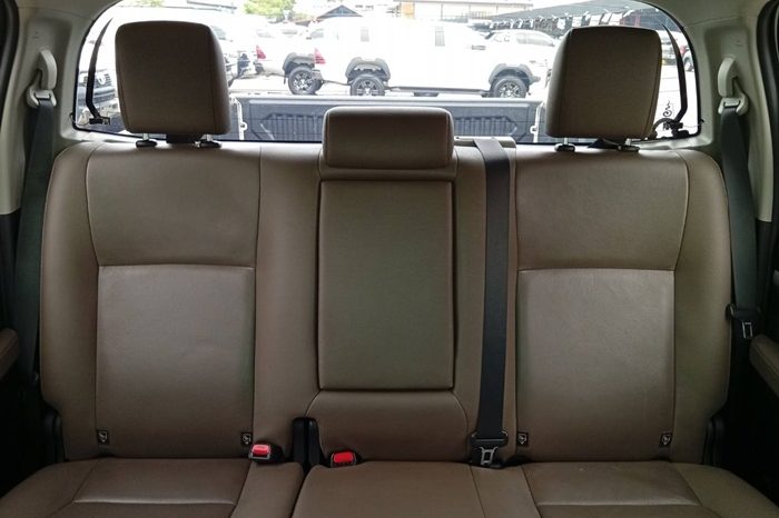 REVO 4WD 2019 2.8G AT DOUBLE CAB WHITE  4545 full